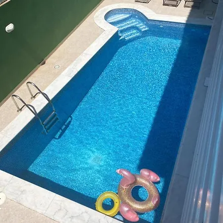 בית הארחה Yellow House Caxias&lisboa&suitetriplex&double Bedroom קשיאס