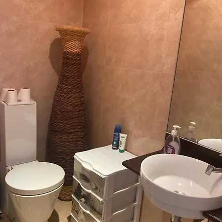 Yellow House Caxias&lisboa&suitetriplex&double Bedroom בית הארחה
