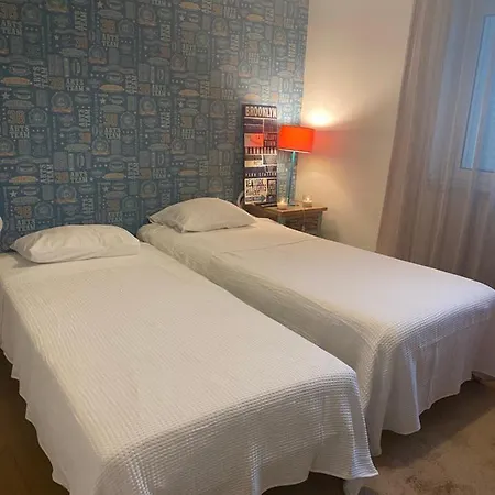 בית הארחה Yellow House Caxias&lisboa&suitetriplex&double Bedroom קשיאס